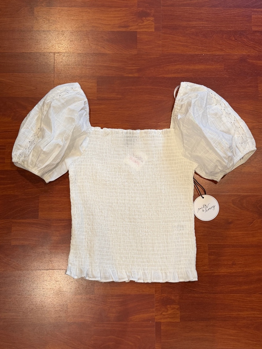 White Fitted Top w/Puff Sleeves Small NWT